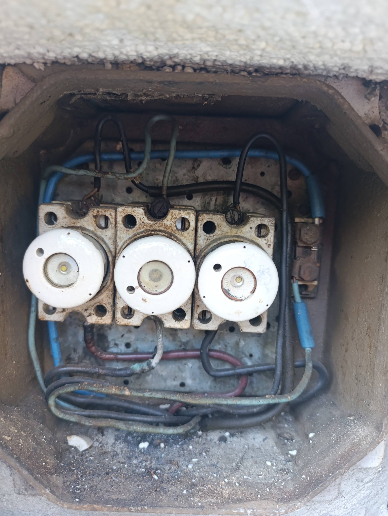 Stary uszkodzony tak zwany 'pion'