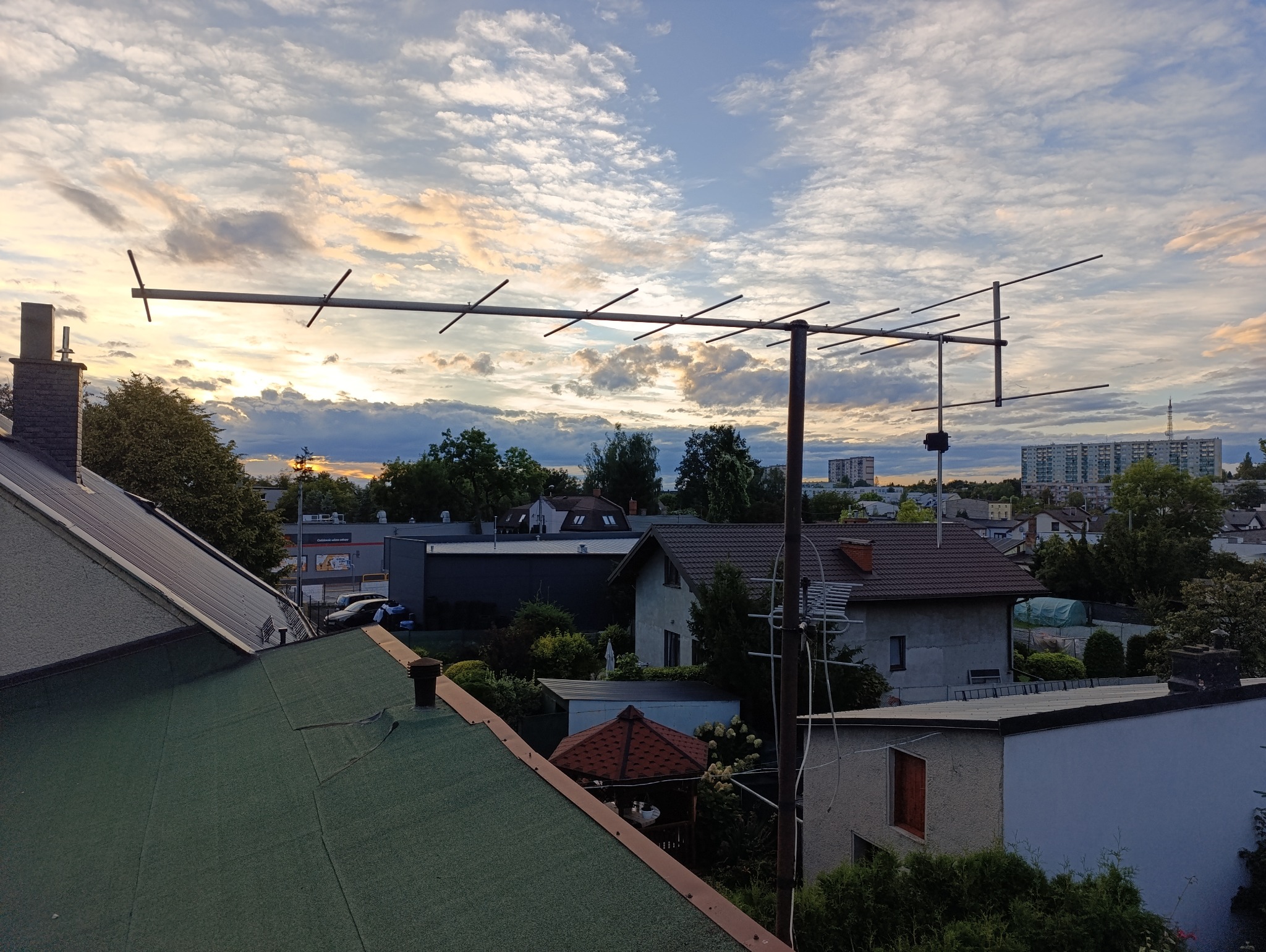 Stara słabo działająca antena.