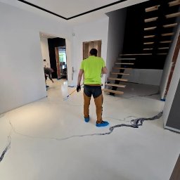 Lakierowanie zabezpieczające ozdobnej żywicy poliuretanowej