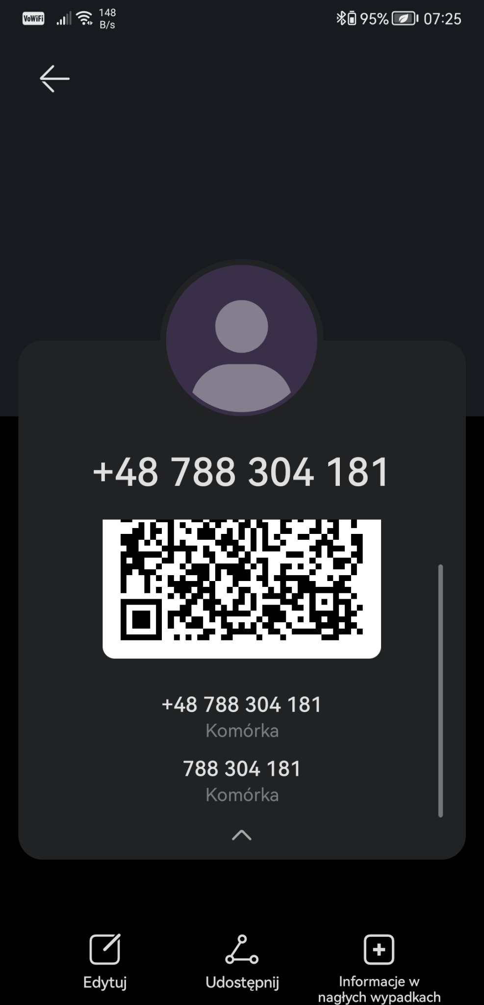 Ekran smartfona z numerem telefonu +48 788 304 181, kodem QR i ikoną kontaktu. Widoczne opcje edycji i udostępniania. Czarny interfejs z białymi elementami.