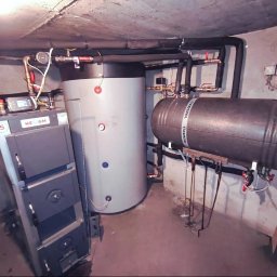 Montaż kotła na drewno wraz z buforem oraz zasobnikiem CWU.