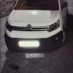 Widoczność tablic rejestracyjnych systemu monitoringu w nocy 