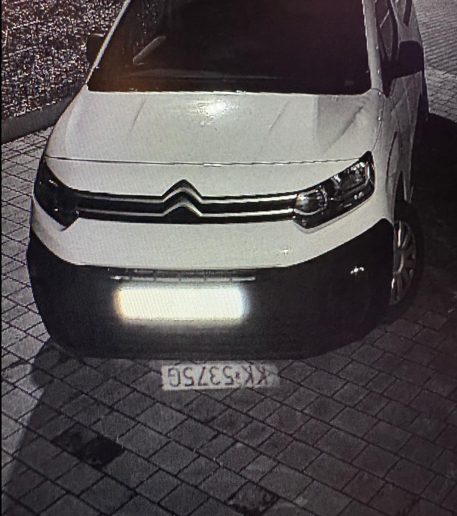 Widoczność tablic rejestracyjnych systemu monitoringu w nocy