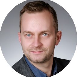 CEO & Founder papaCode. Pomysłodawca autorskiego CMS i architekt koncepcji platformy SaaS opartej na infrastrukturze chmurowej. Odpowiadam za kierunek rozwoju produktu oraz strategię skalowania biznesu.