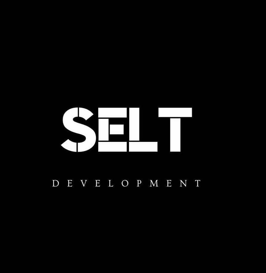 Minimalistyczne logo 'SELT Development' w bieli na czarnym tle. Litery 'E' i 'L' z geometrycznymi przerwami, dodającymi unikalnego charakteru.