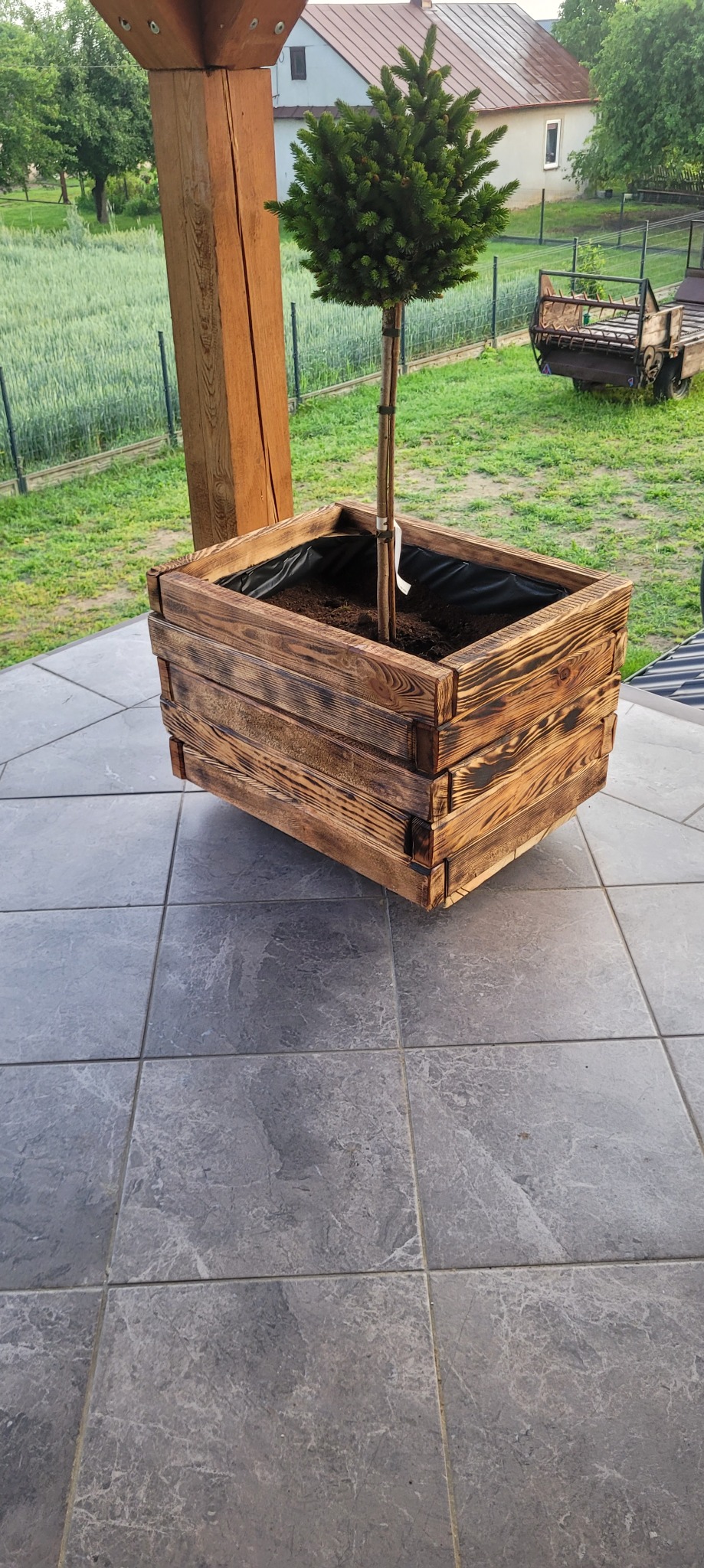 Wykonam donice drewniane 40/50/40 ,100/50/40dł/szer/wys. Jak rownie: wymiary na potrzeby klienta.