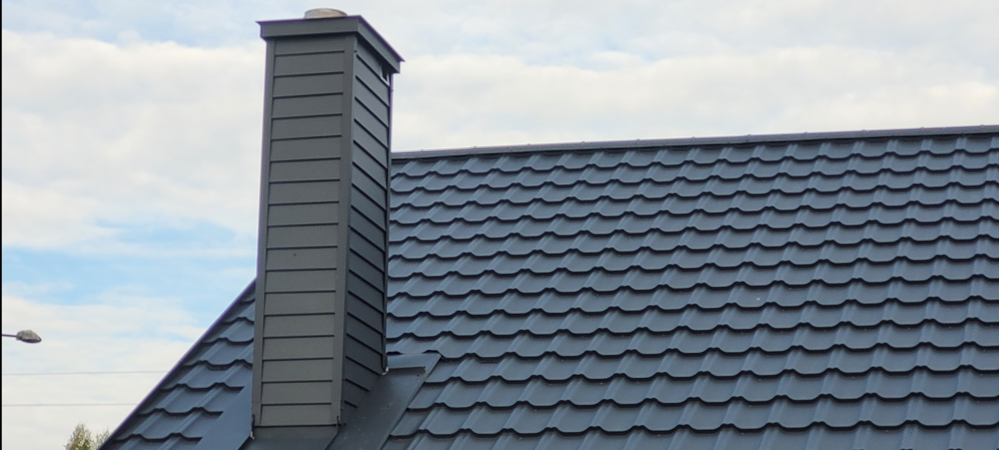 Obróbki kominow wraz z opierzeniem.