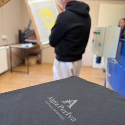 Proces nadruku – realizacja zamówienia w pracowni