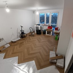 Układanie paneli i parkietów Puck