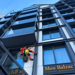 Mycie alpinistyczne w trudno dostępnych miejscach