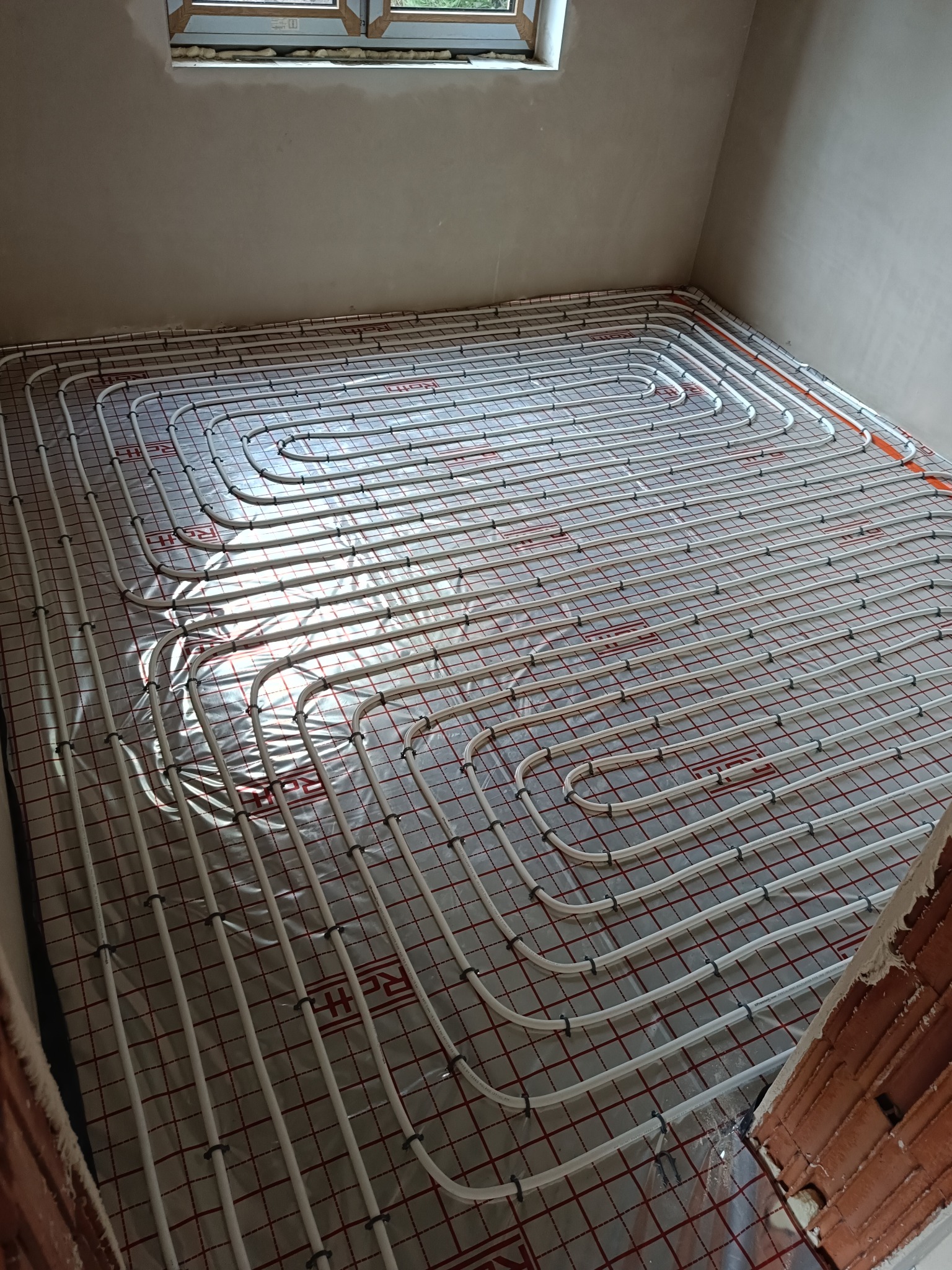 Zdjęcia z jednej naszej realizacji. Ogrzewanie podłogowe.