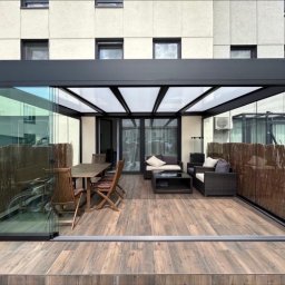 Zadaszenie przyścienne Trebbiano-5x4, zabudowa szklana z trzech stron świata, dach-poliwęglan mleczny 