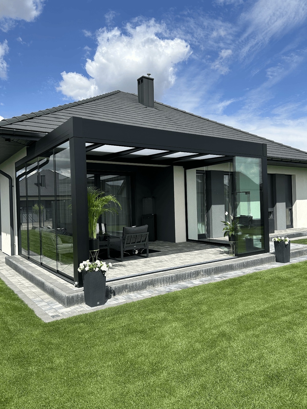 Zadaszenie przyścienne Trebbiano-5x3, oszklenie z trzech stron świata, dach-poliwęglan mleczny