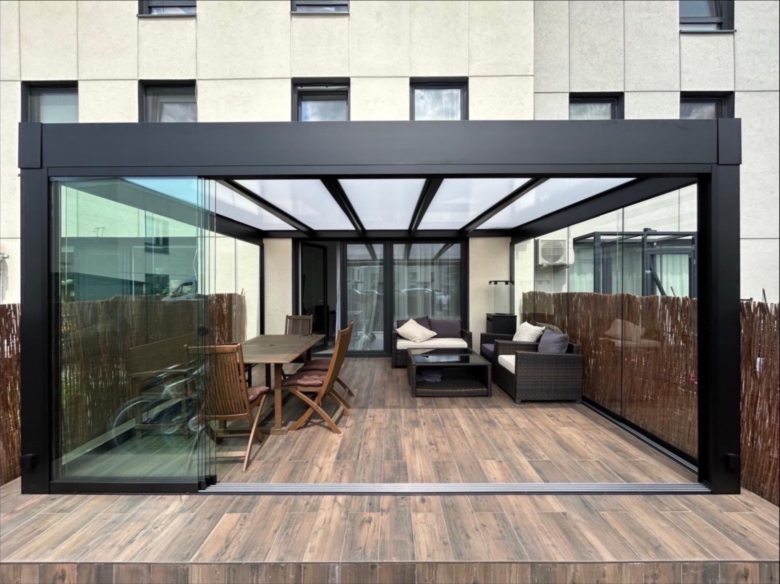 Zadaszenie przyścienne Trebbiano-5x4, oszklenie z trzech stron świata, dach-poliwęglan mleczny