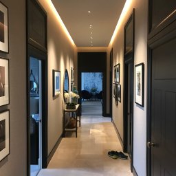 Montaż oświetlenia ,płyt gk, instalacja nowych ościeżnic. Malowanie ścian i sufitów