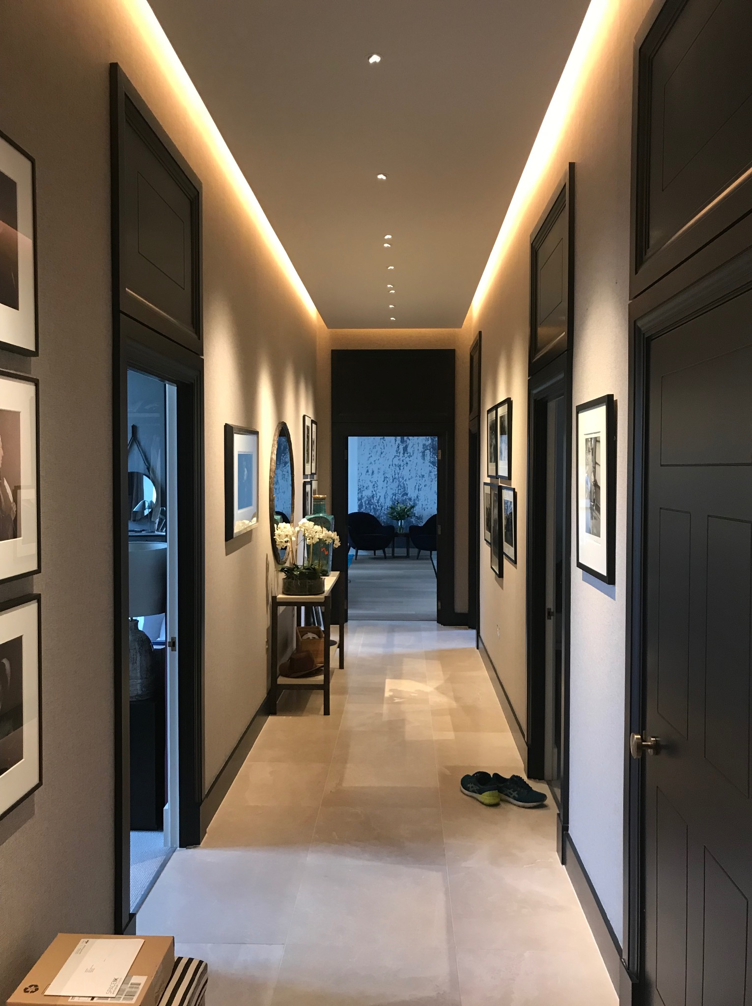 Montaż oświetlenia ,płyt gk, instalacja nowych ościeżnic. Malowanie ścian i sufitów