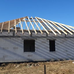 Blachdach - Montaż więźby dachowej Zambr&oacute;w