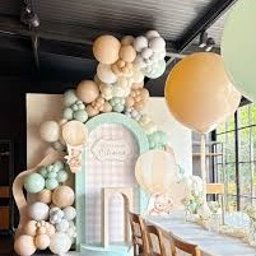 Pastelowa dekoracja na 1 urodziny Stasia