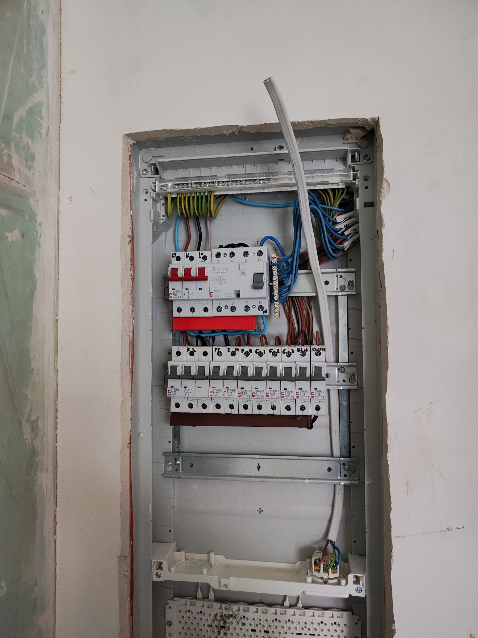 Rozdzielnica elektryczna, w lokalach mieszkalnych.