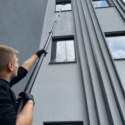 ELEMENTIA Magdalena Adamska - mycie przeszkleń metodą water fed (wodą zdemineralizowaną)
