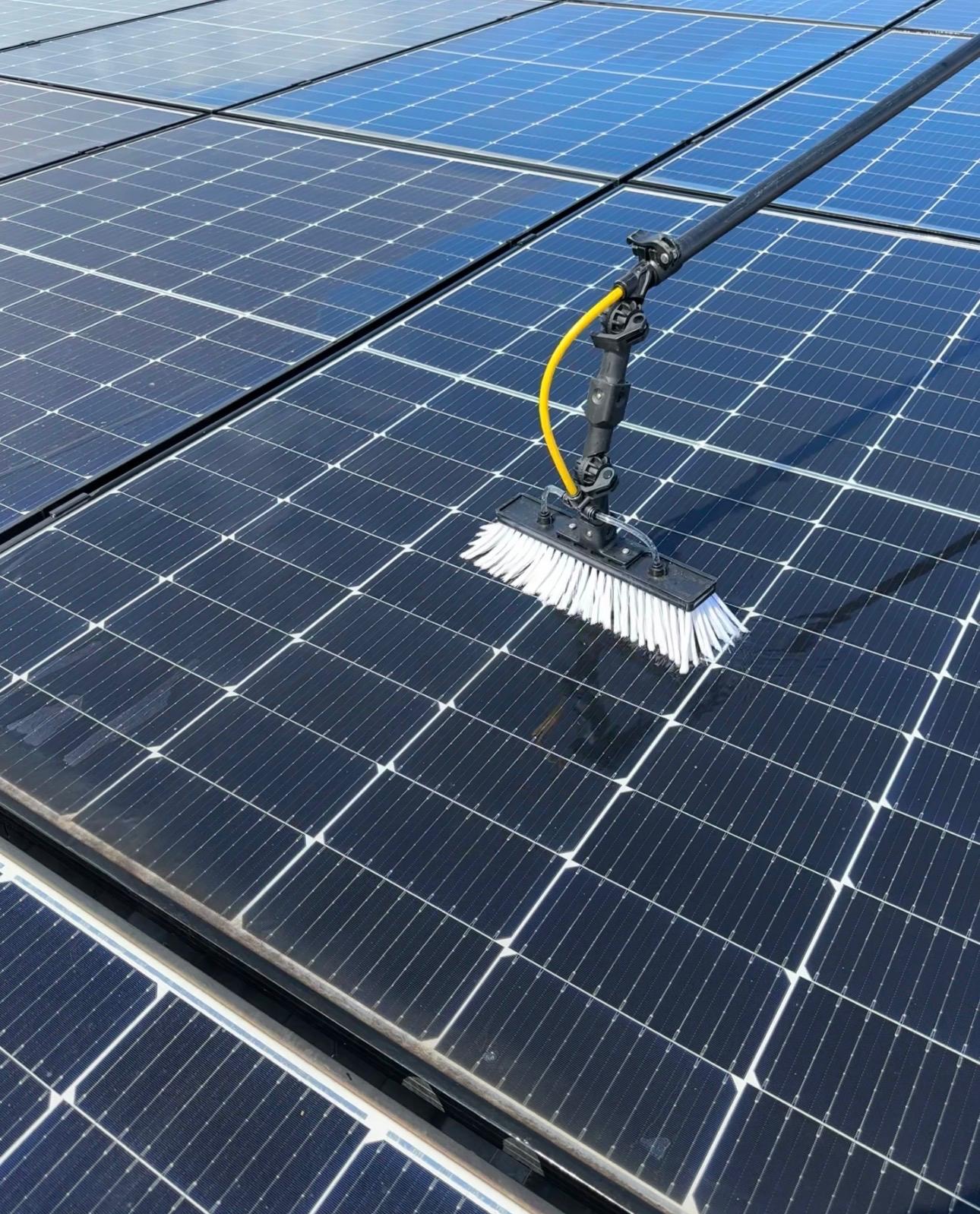 mycie paneli fotovoltaicznych water fedem, wodą zdemineralizowaną