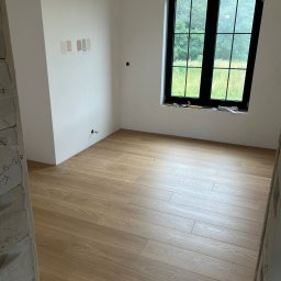 Szymon Staszewski - gładzie, układanie paneli