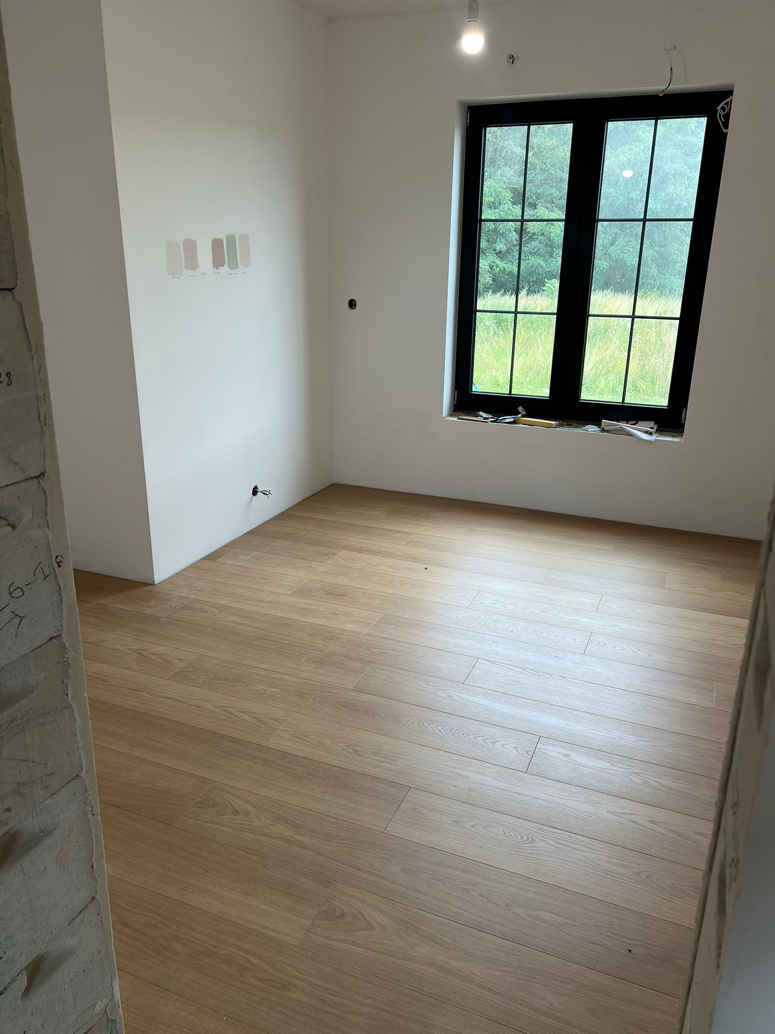 gładzie, układanie paneli