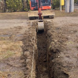 Wykop pod przewody instalacji elektrycznej.