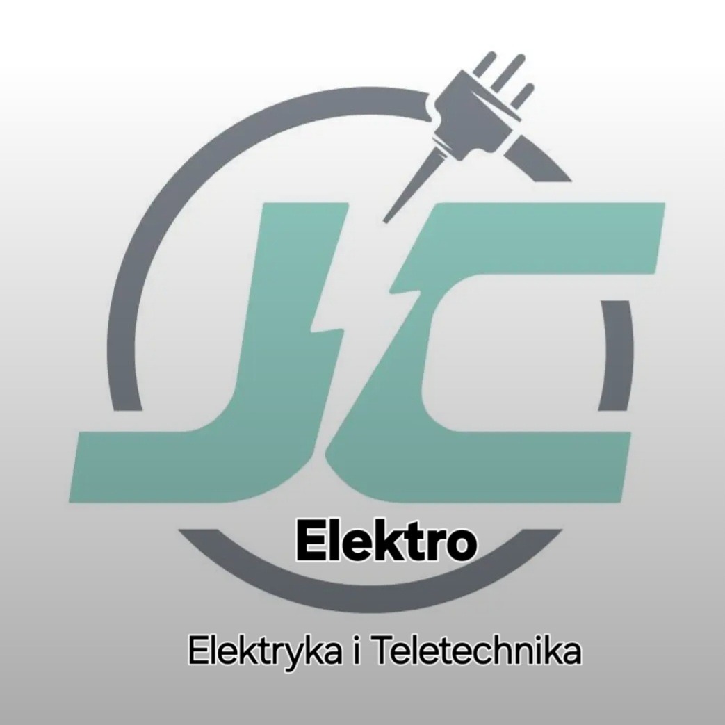 Logo firmy 'JC Elektro Elektryka i Teletechnika' z symbolem wtyczki i błyskawicy, na szarym tle z gradientem. Nazwa firmy w kolorze czarnym.
