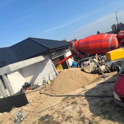 Posadzki Maszynowe - Współpracujemy z firmą która wykonuje dla nas betony przemysłowe.