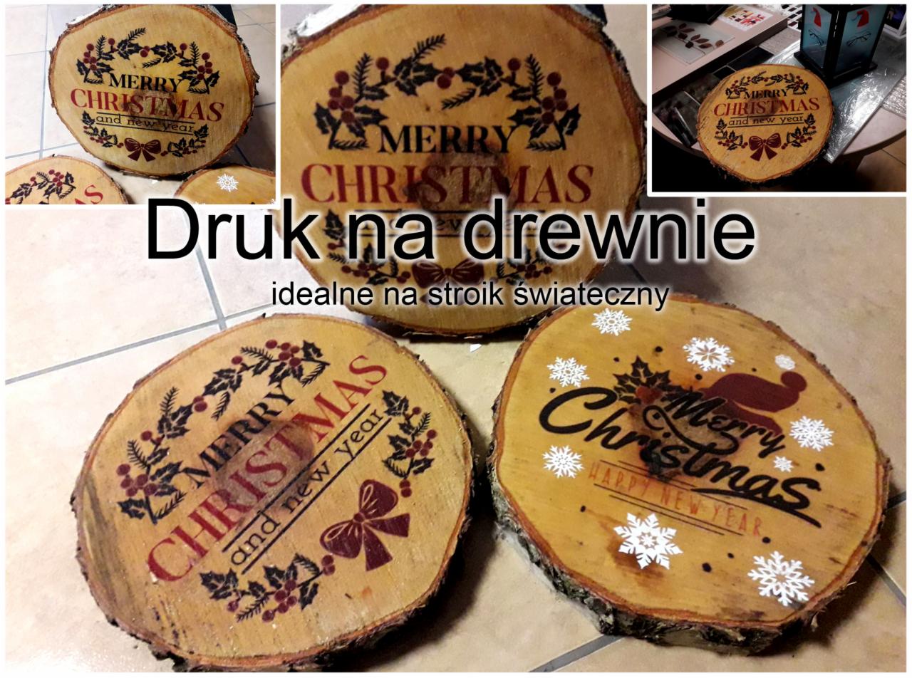 Drewniane plastry z nadrukiem motywów świątecznych: jemioła, bombki, napis 'Merry Christmas and new year', idealne na stroiki.
