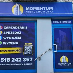 Wejście do Biura Nieruchomości MOMENTUM