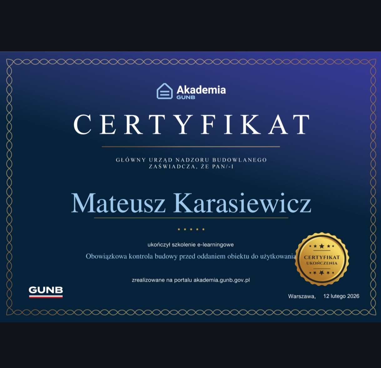 Certyfikat ukończenia szkolenia z zakresu kontroli budowlanej przez Mateusza Karasiewicza, wydany przez Akademię GUNB, Pruszcz Gdański.