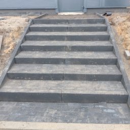 Adam Zdunek Usługi Brukarskie - Schody z elementów brukowych.