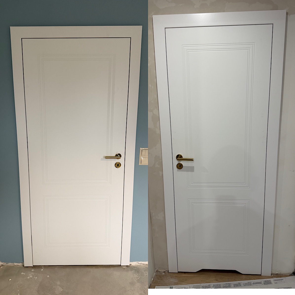 Białe drzwi wewnętrzne z ozdobnymi frezami i złotą klamką, widok przed i po montażu na tle niebieskiej i białej ściany. Drobne niedoskonałości wykończenia.