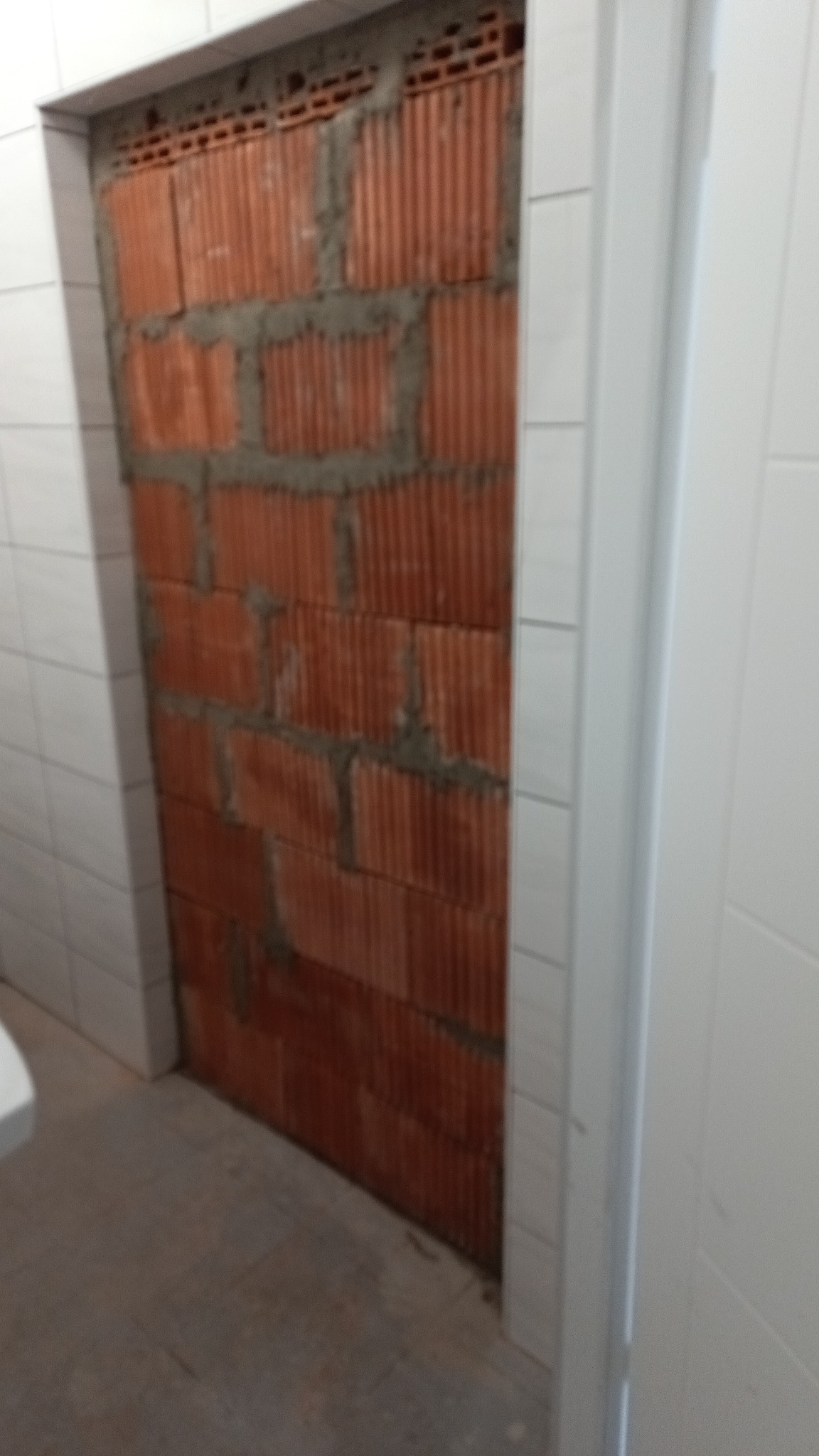 Wymurowanie ( kotwienie co drugi pustak w ścianie szpilkami )