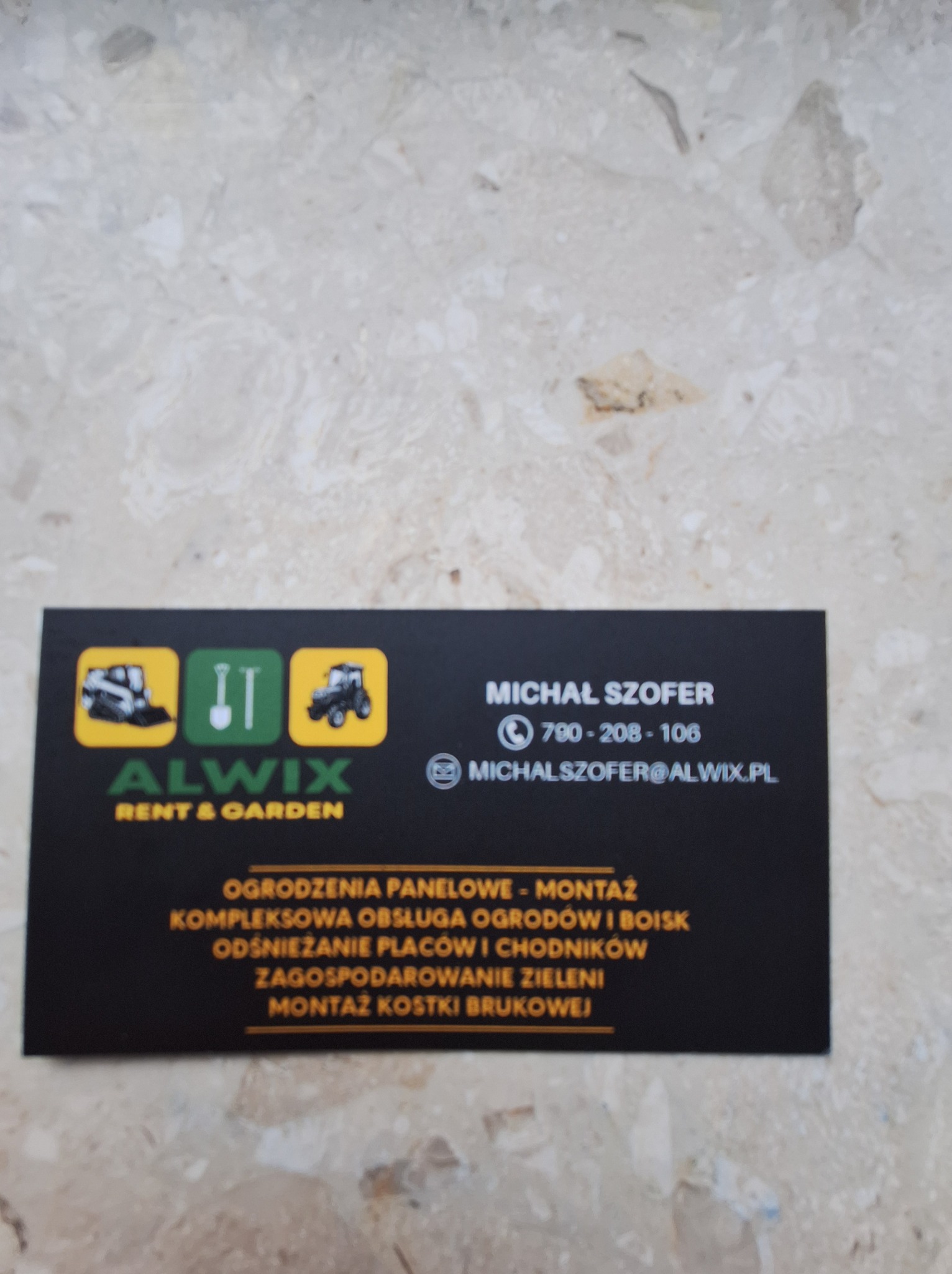 Wizytówka firmy Alwix Rent & Garden z ofertą: ogrodzenia panelowe, obsługa ogrodów, odśnieżanie, zagospodarowanie zieleni i montaż kostki brukowej. Kontakt: Michał Szofer.