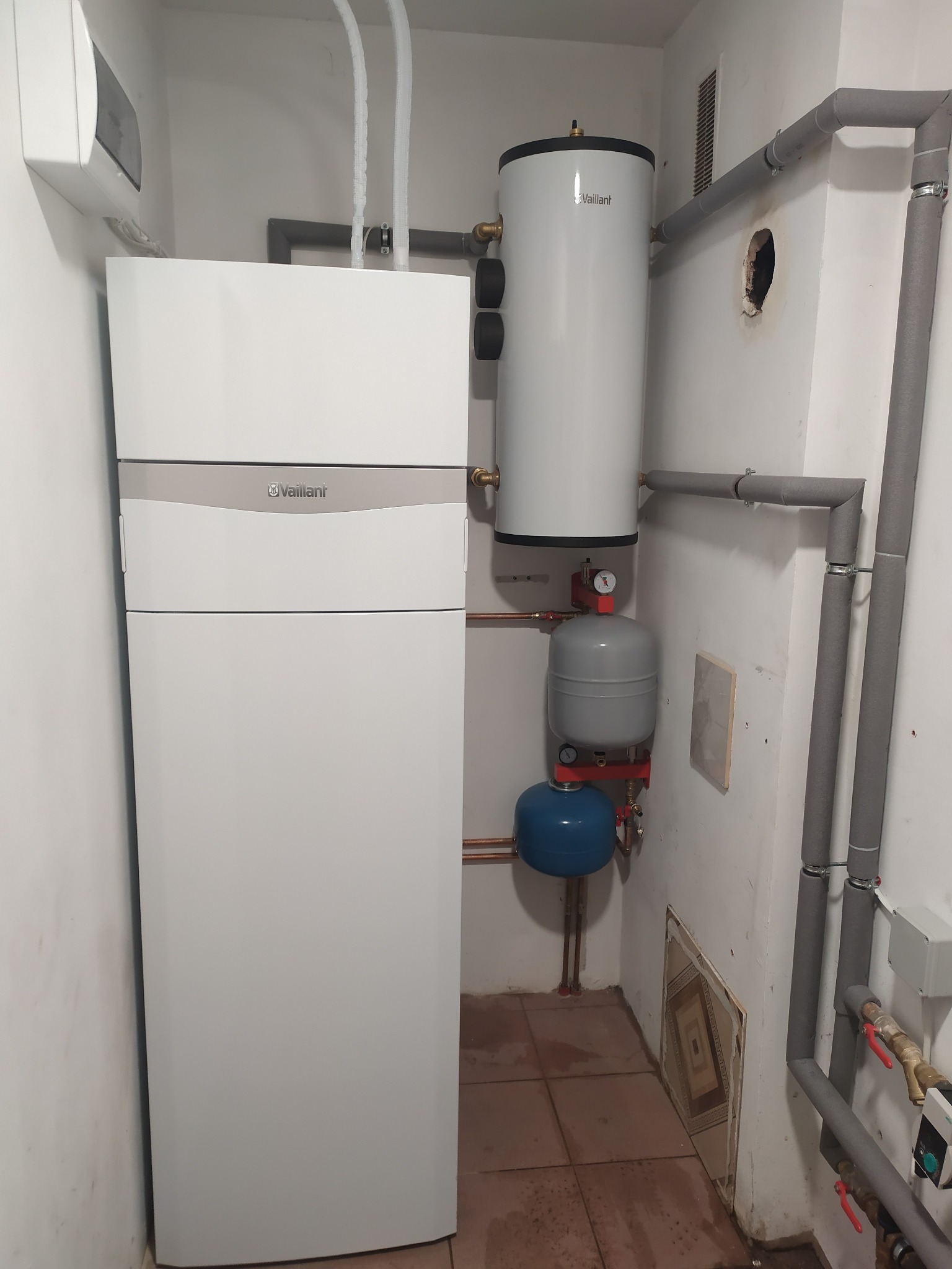 Wymiana kotłowni węglowej na pompę ciepła Vaillant 7 KW.