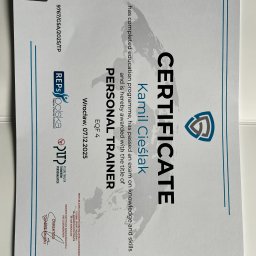 Jest to akredytacja stowarzyszenia REP's oddział Polski, która poświadcza moje umiejętności w zakresie prowadzenia treningu personalnego oraz układania spersonalizowanych planów. Ta akredytacja również jest honorowana w innych państwach.