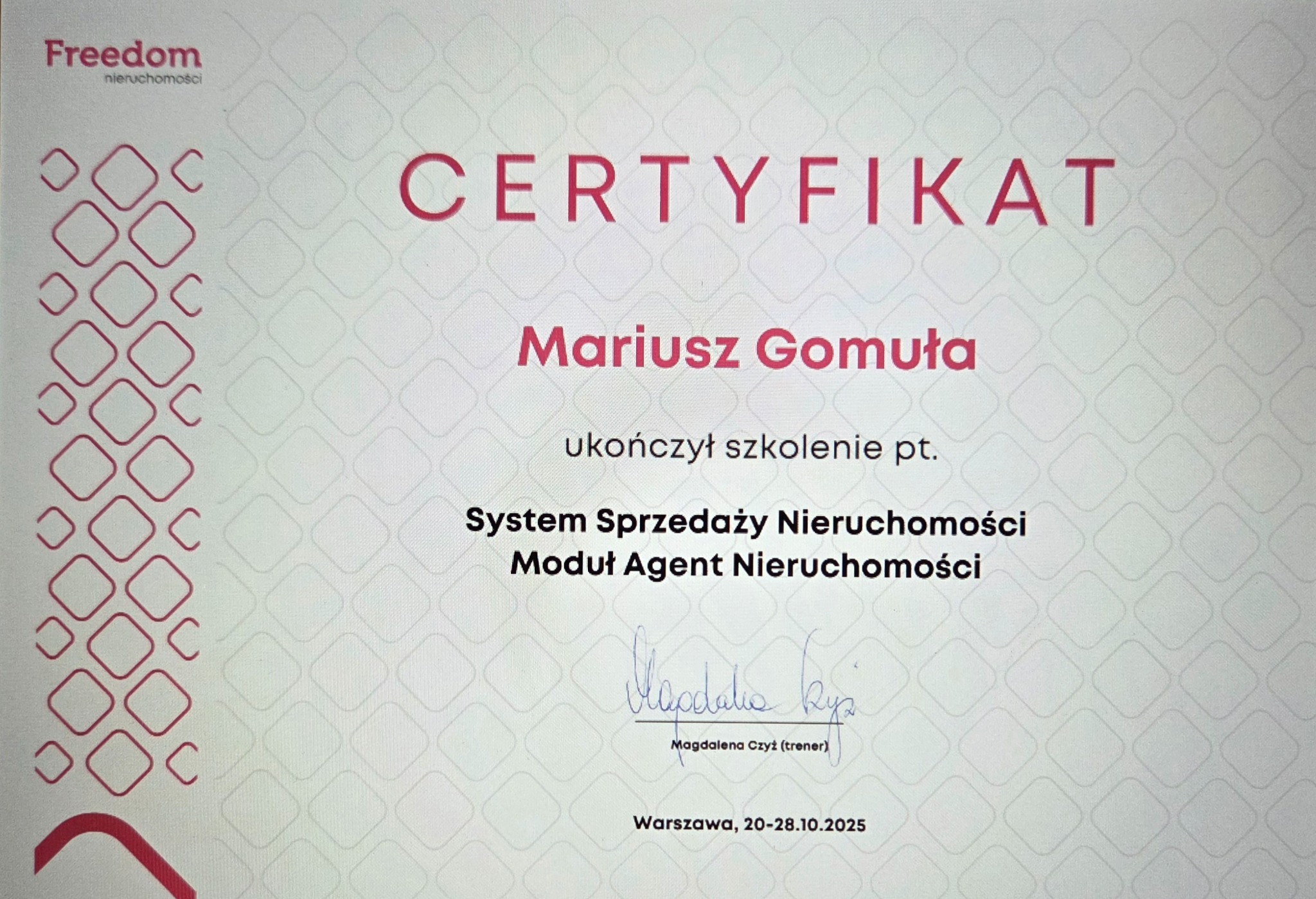 Certyfikat ukończenia szkolenia 'System Sprzedaży Nieruchomości Moduł Agent Nieruchomości' przez Mariusza Gomułę, wydany przez Freedom Nieruchomości.