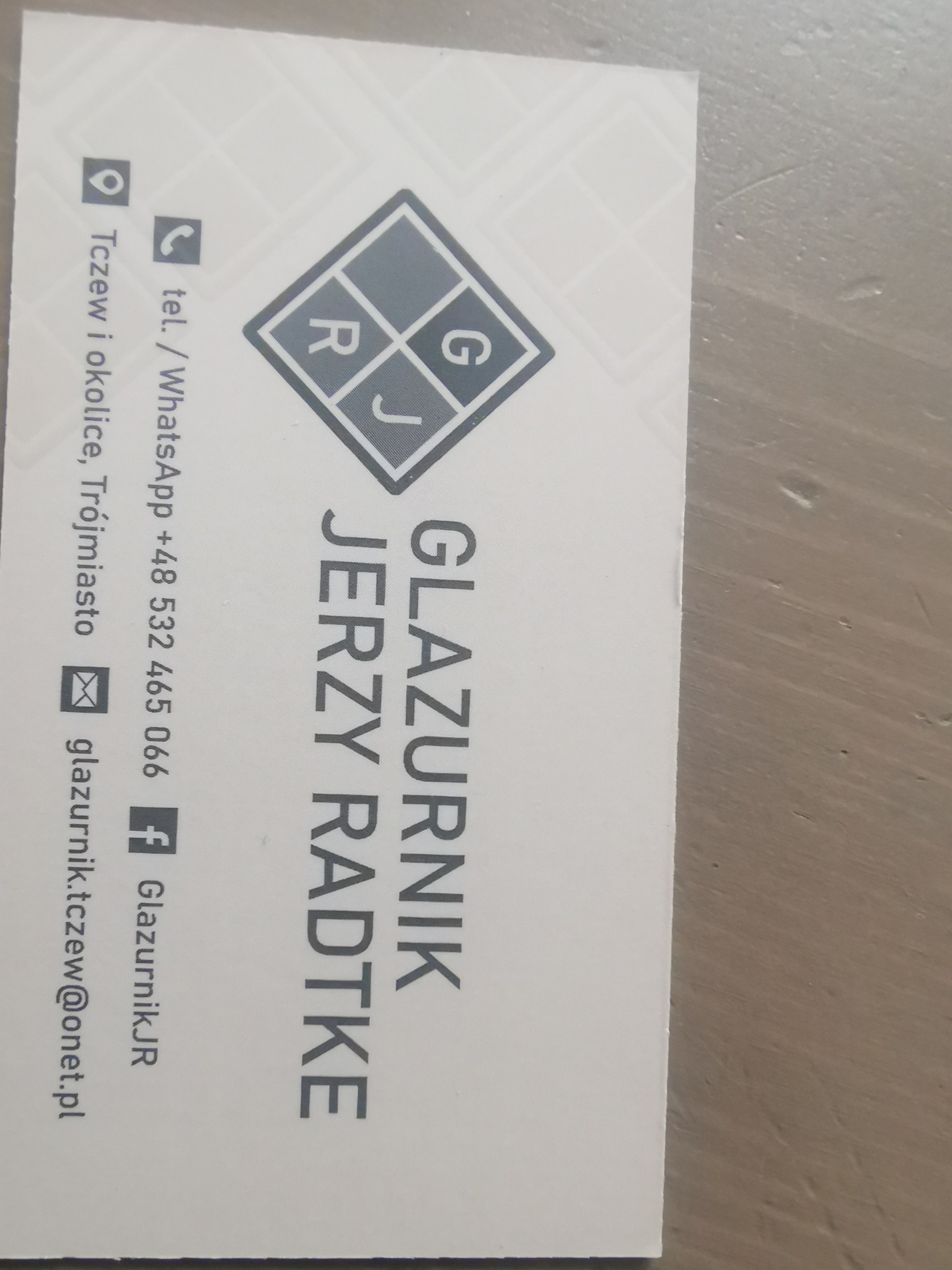 Wizytówka glazurnika Jerzego Radtke z Tczewa i okolic. Zawiera logo firmy, dane kontaktowe (telefon, WhatsApp, Facebook, email) oraz obszar działania: Tczew, Trójmiasto.