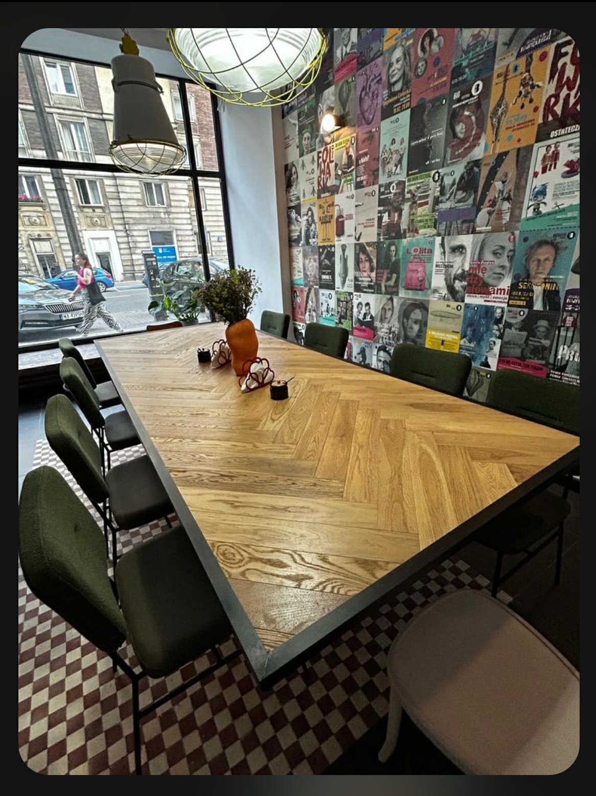 Stół w kształcie jodełki na zamówienie