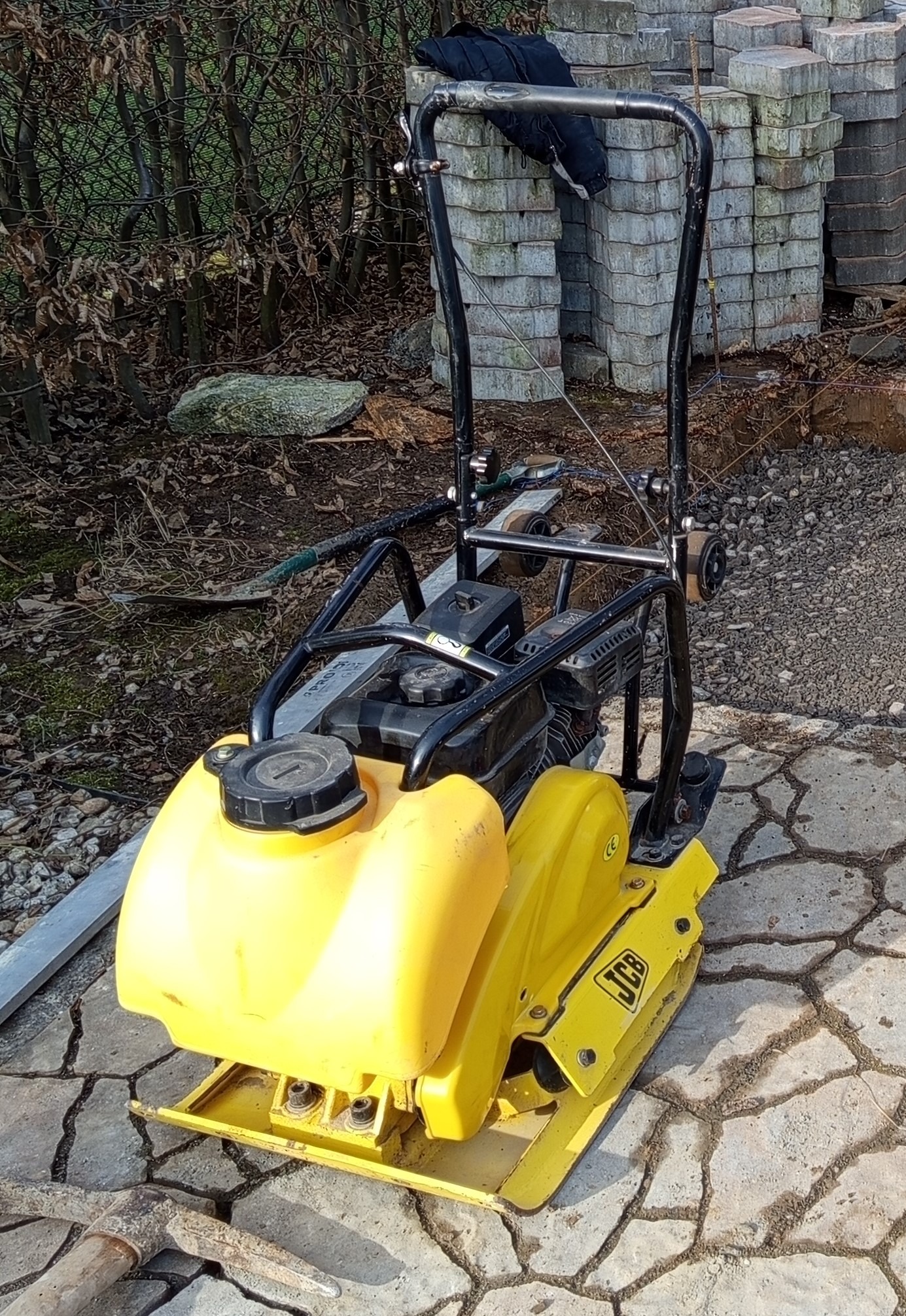 zagęszczarka JCB 110 kg - do wynajęcia