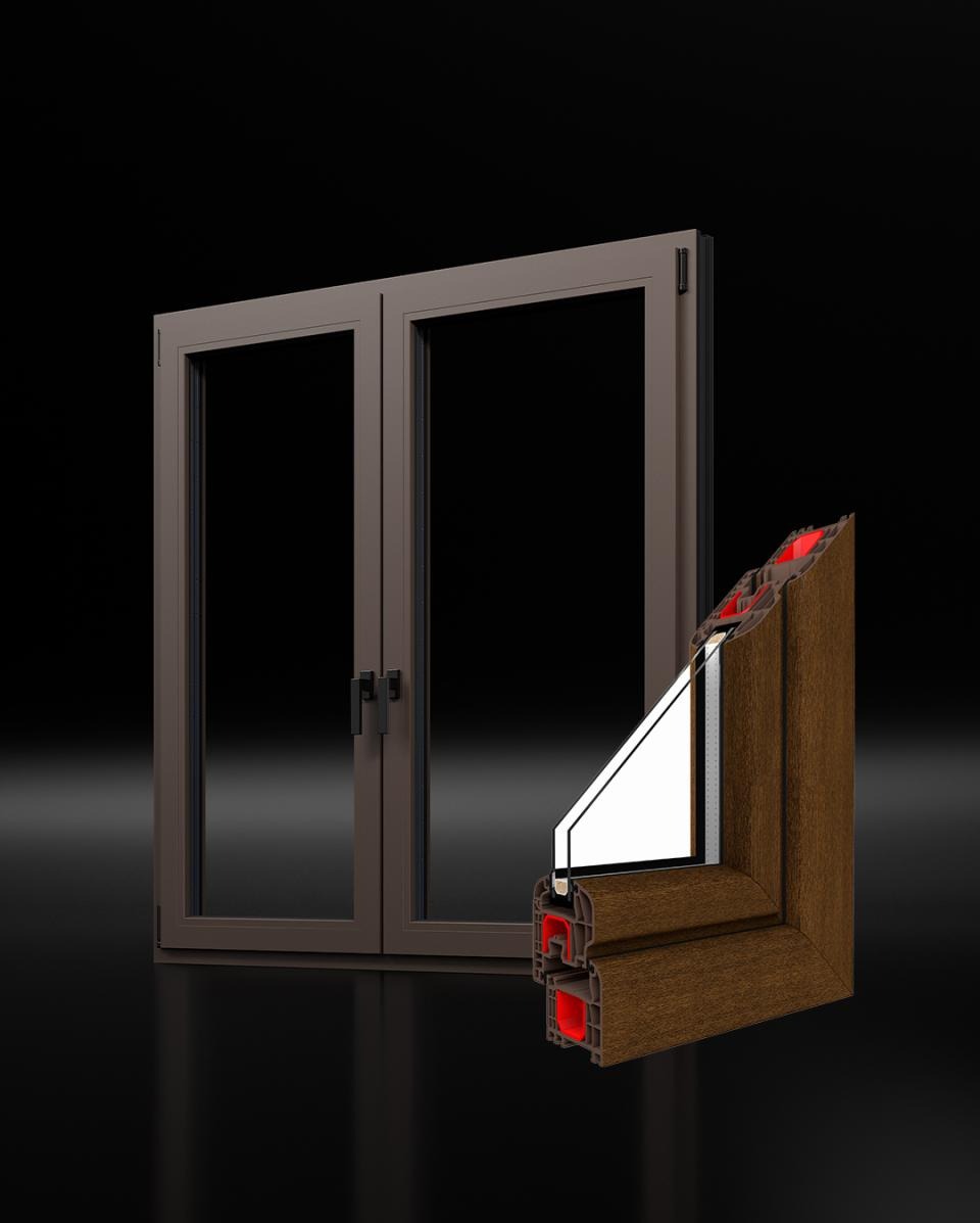 Dwuskrzydłowe okno w brązowej ramie, z widocznym przekrojem ramy ukazującym jej konstrukcję i izolację, na ciemnym tle. Prezentacja detali i technologii.