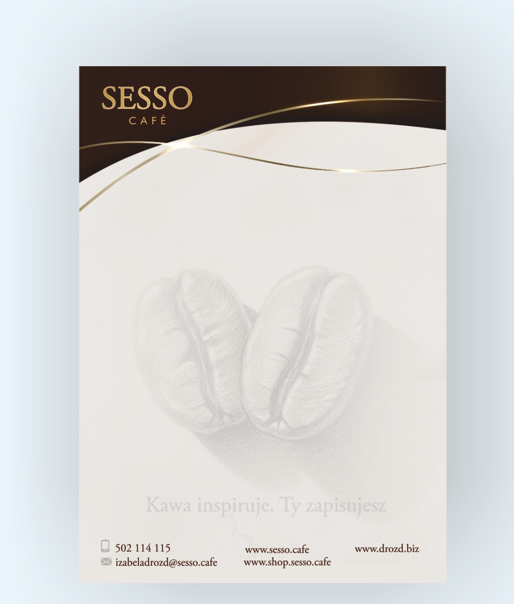 Elegancki papier firmowy z logo Sesso Cafe, motywem ziaren kawy i danymi kontaktowymi w stonowanej kolorystyce brązu i beżu.