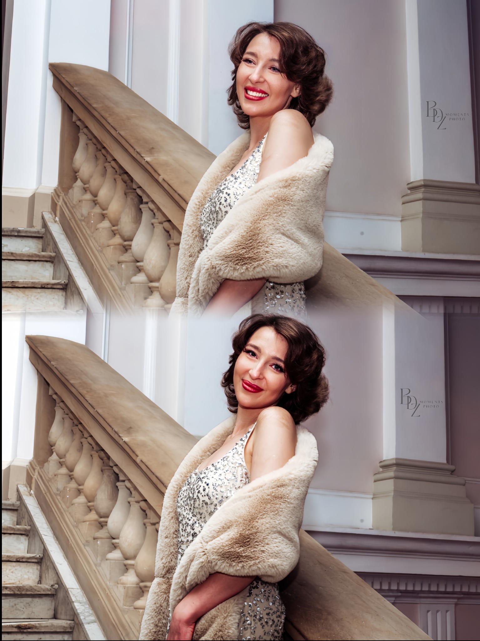 Uśmiechnięta kobieta w cekinowej sukience i futrzanym szalu pozuje na marmurowych schodach z balustradą. Ujęcie z dołu, podkreślające elegancję i architekturę wnętrza.
