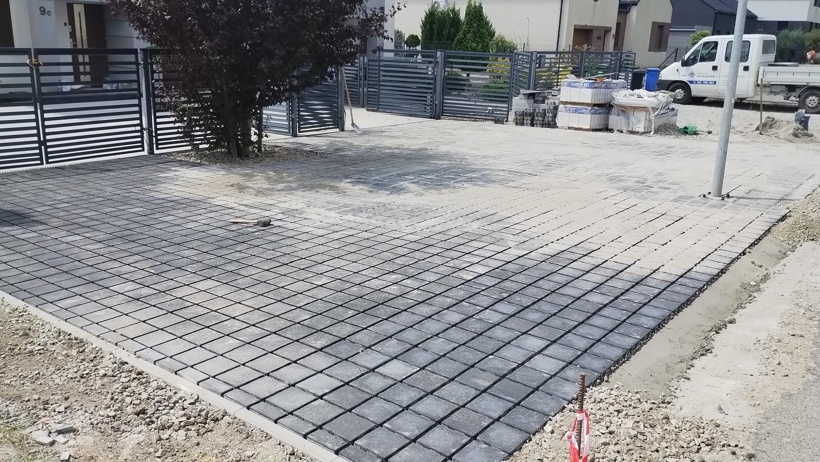 Podjazd z kostki ażurowej Ekol