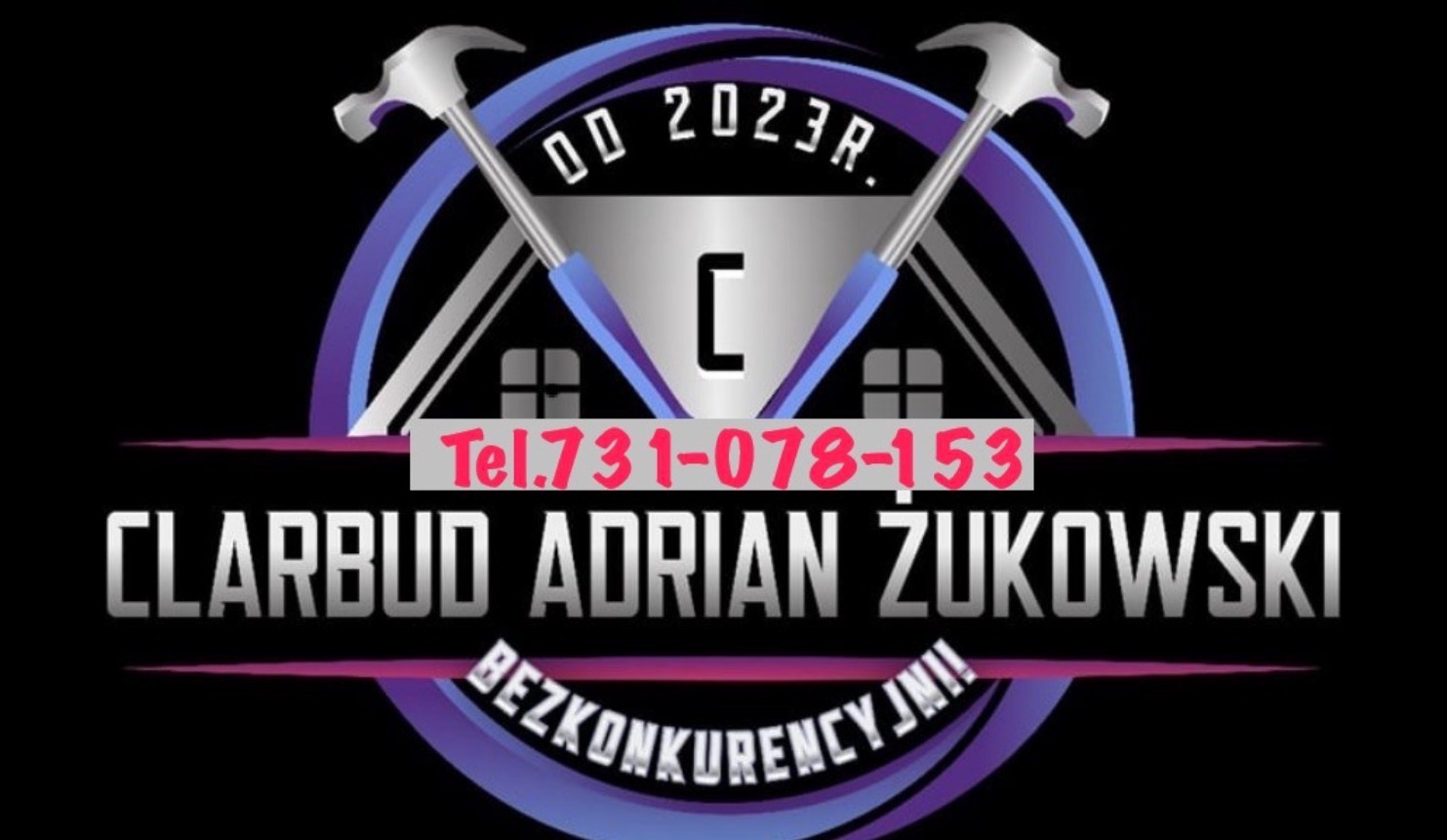 Graficzne logo firmy CLARBUD Adrian Żukowski z numerem telefonu, stylizowane na dom z narzędziami, w kolorach srebrnym, fioletowym i niebieskim na czarnym tle.