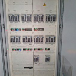 Modernizowana rozdzielnica 9 piętrowego budynku