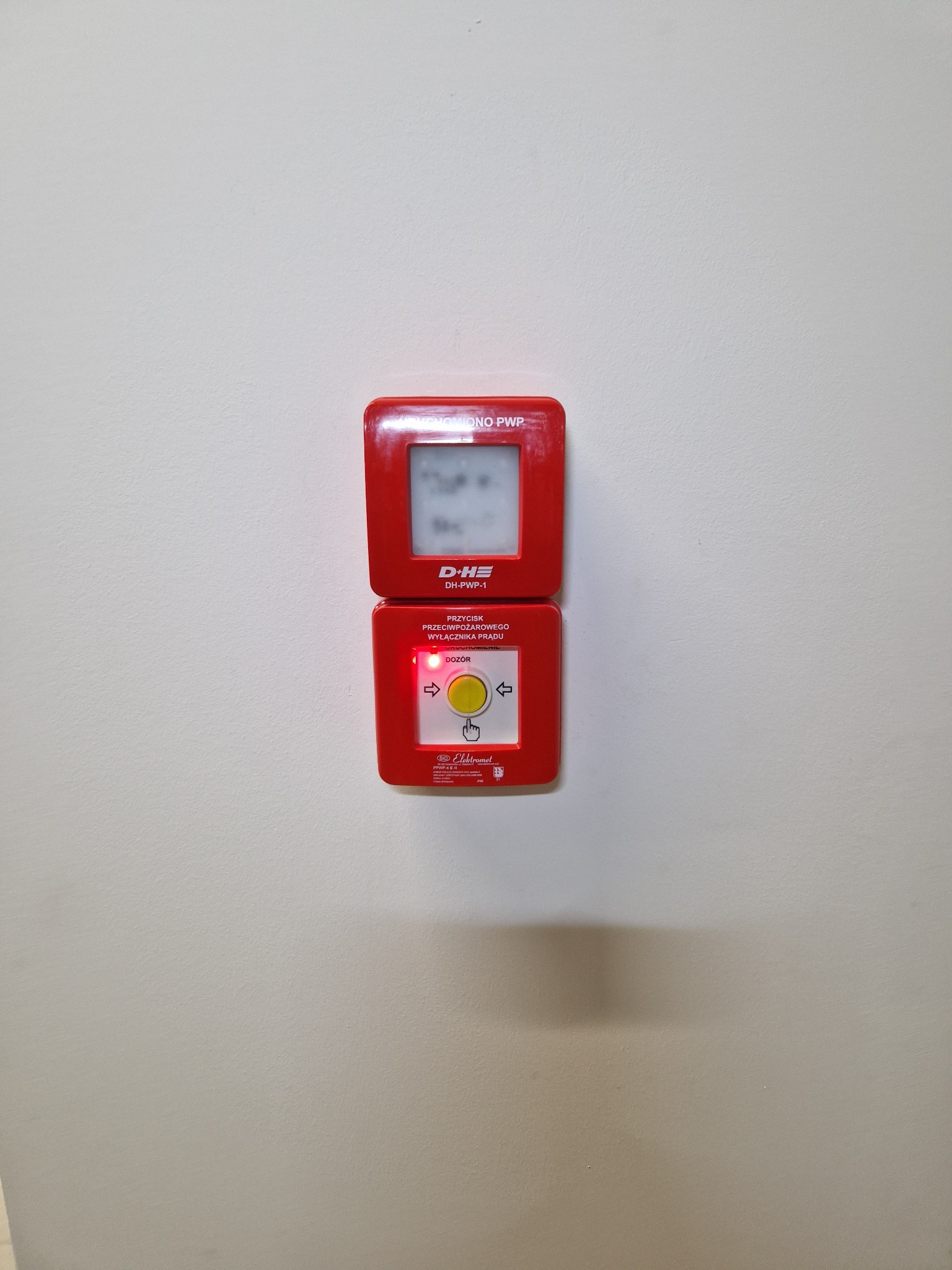 Przycisk PWP wraz z sygnalizacją zadziałania